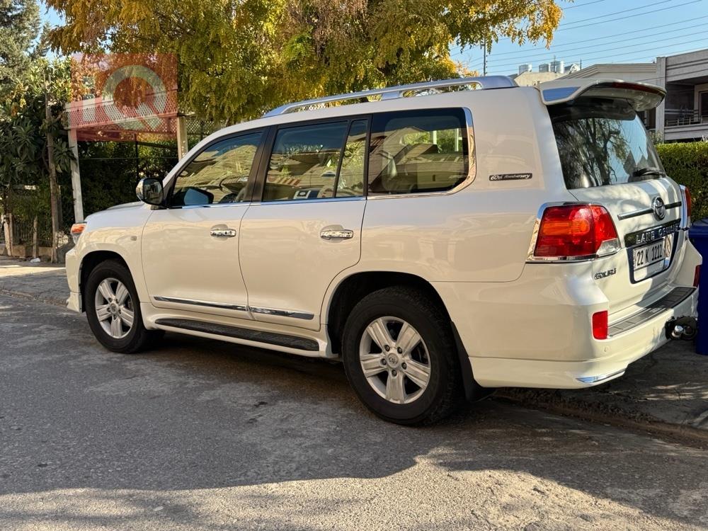 تۆیۆتا لاند کروزەر